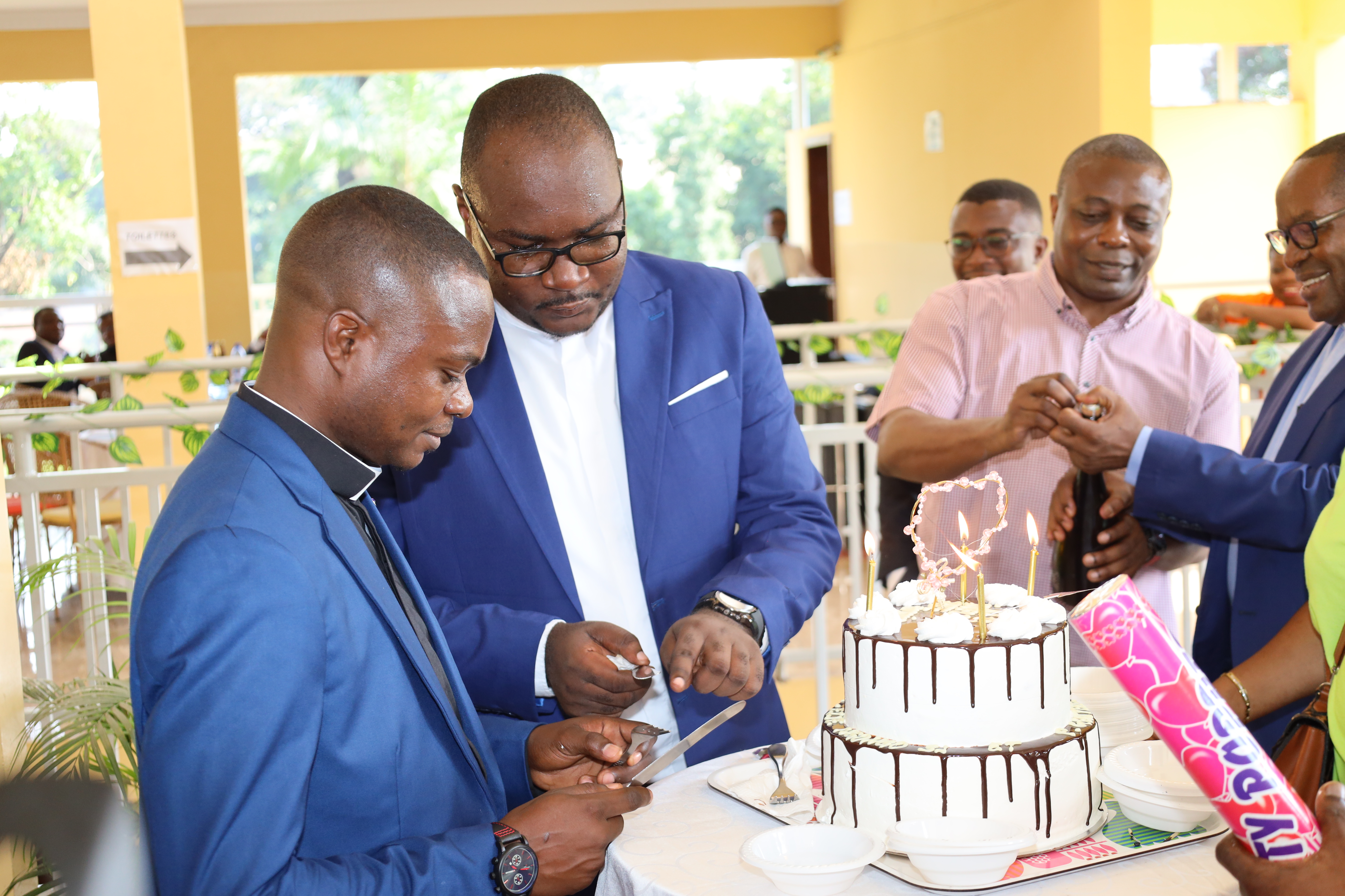 La province d’Afrique Centrale est bénie de recevoir deux nouveaux prêtres ! 