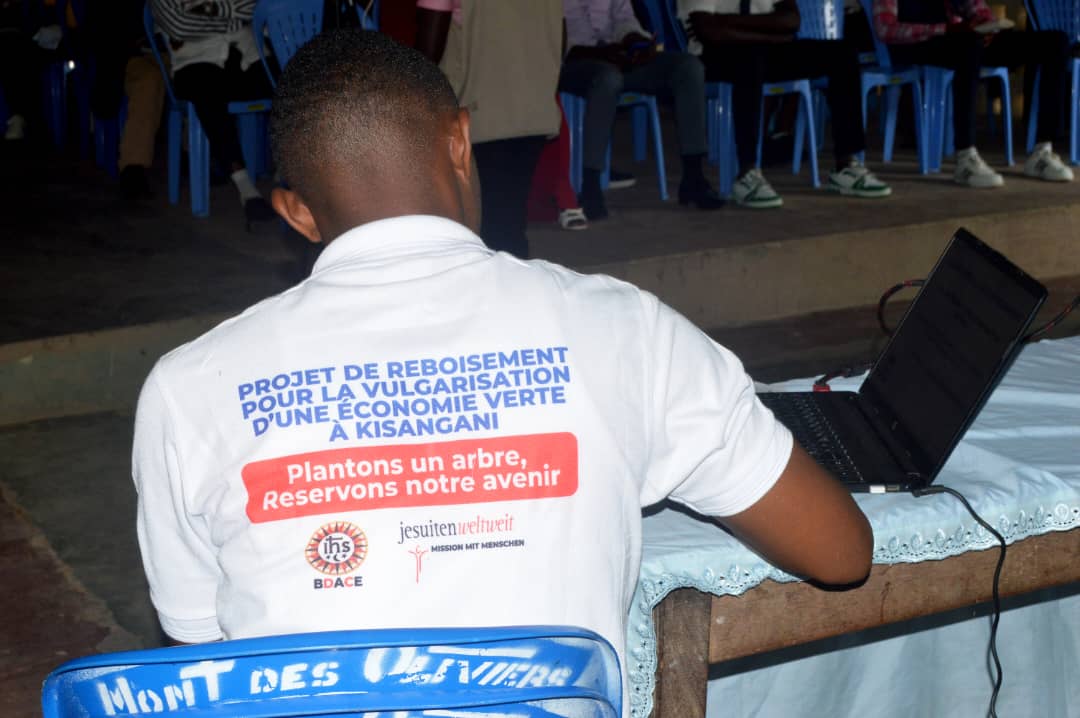 Vers un Avenir Durable : Sensibilisation à l’Environnement et Reboisement au Centre Maisha       